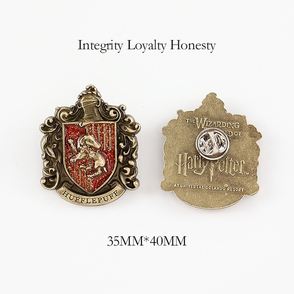 Harry Potter Hogwarts School of Witchcraft & Wizardry pins set of 5 metal badge - Picture 3 of 10